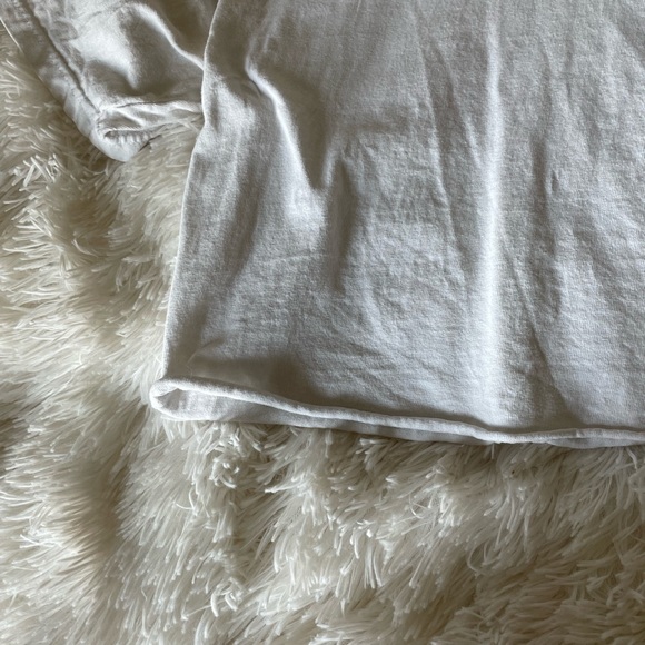 RAW CUT DAISY EMBROIDERED WHITE CROP TEE /// JOHN GALT BRANDY MELVILLE - Picture 2 of 6